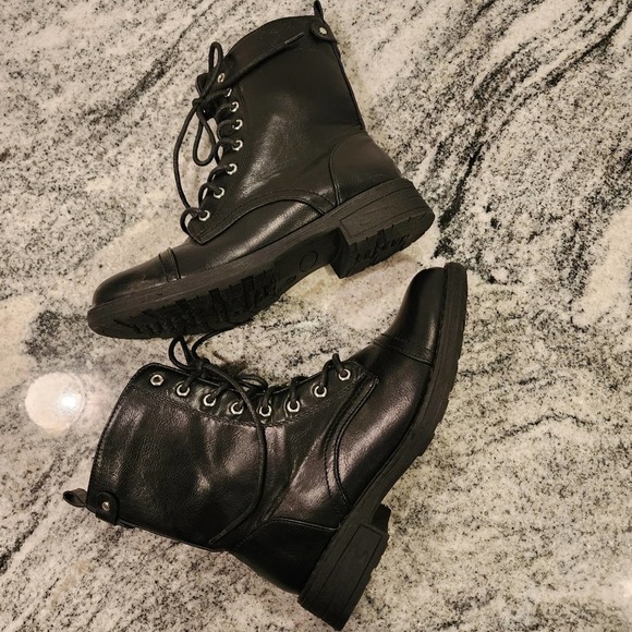 nwot FREE REIGN Black Vegan COMBAT BOOTS SIZE 7M - Picture 2 of 13